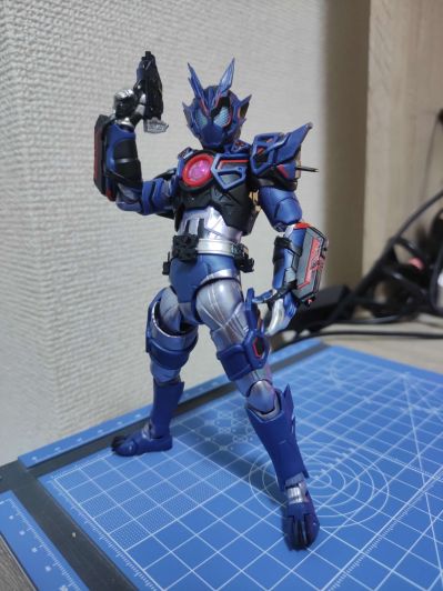 S.H.Figuarts 假面骑士：零一 假面骑士巴尔坎 突击之狼