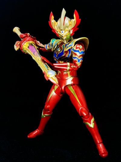 S.H.Figuarts  奥特银河格斗 巨大阴谋  泰迦奥特曼 彩虹三重斯特利姆形态