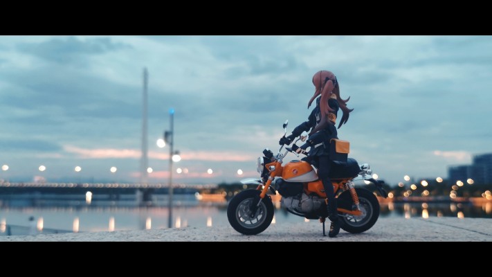 UMP9和不知道从哪搞来的摩托车