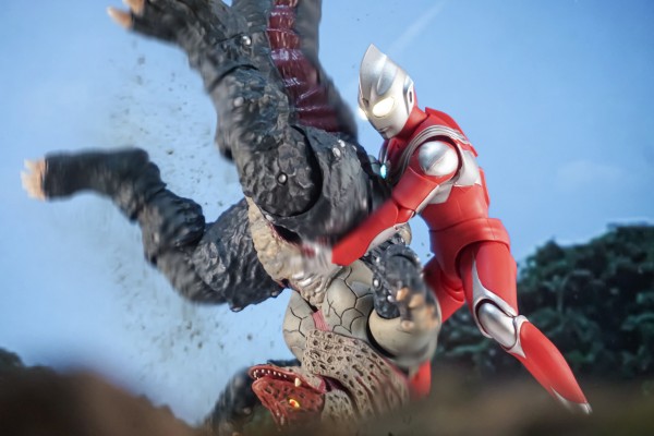 S.H.Figuarts(真骨雕制法)  迪迦奥特曼 强力型
