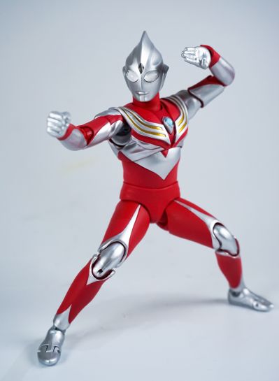 S.H.Figuarts(真骨雕制法)  迪迦奥特曼 强力型