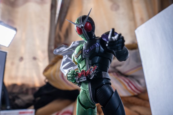 S.H.Figuarts(真骨雕制法)   假面骑士双骑 狂热金属形态