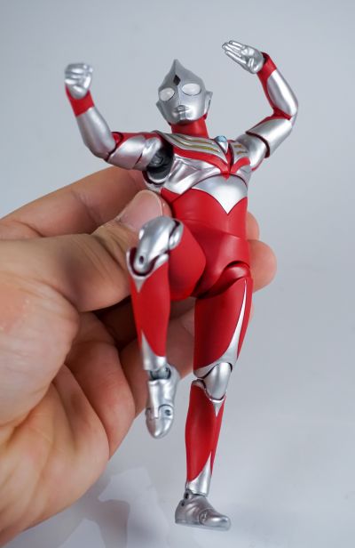 S.H.Figuarts(真骨雕制法)  迪迦奥特曼 强力型