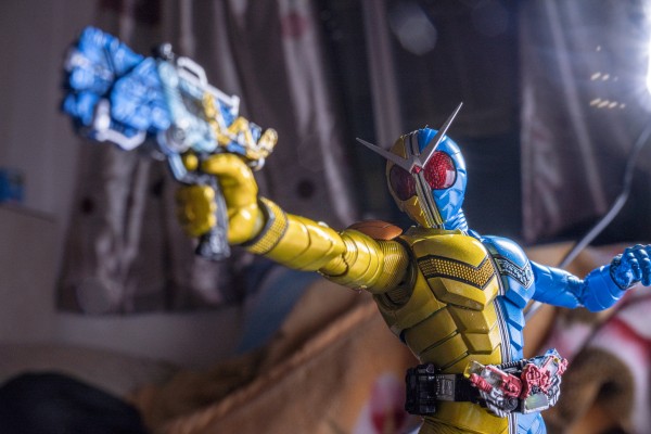 S.H.Figuarts(真骨雕制法)   假面骑士双骑 狂热金属形态