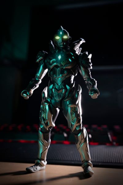 S.H.Figuarts 特利迦奥特曼 黑暗特利迦