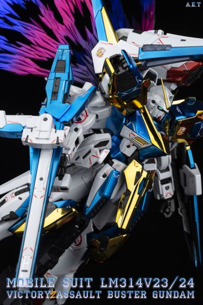 MG  1/100  高达基地专属商品   V2高达突击爆击型 Ka版  [钛金质感]