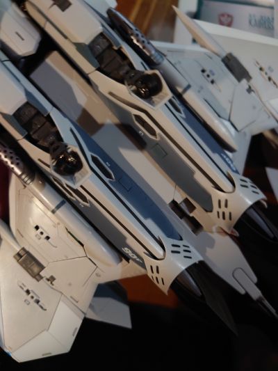 DX超合金   超时空要塞DELTA  绝对LIVE  VF-31AX 卡伊洛斯 进阶型 (伯格·康瓦尔特专用机)