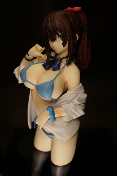 海凪麻里奈