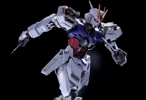 METAL BUILD   强袭高达 -赫利俄波利斯亮相版-