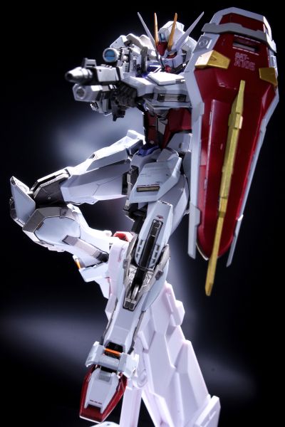 METAL BUILD   强袭高达 -赫利俄波利斯亮相版-