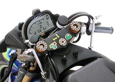 1/12 摩托车系列 No.98 雅马哈 YZR-M1'04 No.46/No.17