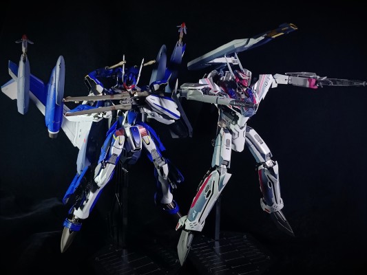 DX超合金 超时空要塞DELTA 绝对LIVE YF-29 永恒女武神（马克西米利安·吉纳斯专用机）