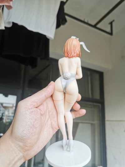 白色兔女郎小姐