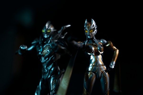 S.H.Figuarts 特利迦奥特曼 黑暗特利迦