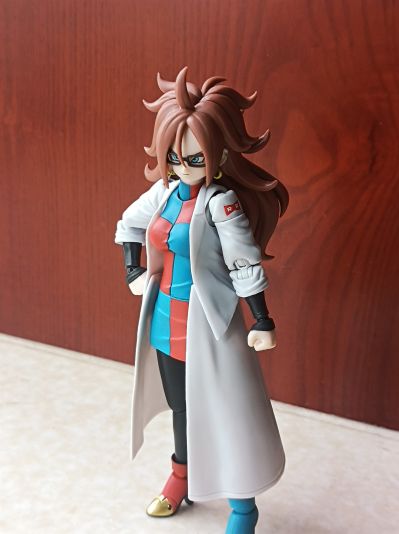 S.H.Figuarts 龙珠斗士Z DLC 人造人21号 (白衣)