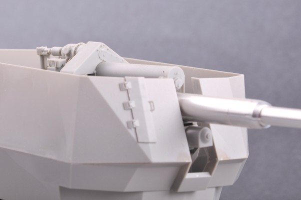 编号：09585 1/35 装甲车辆系列 E-100 防空坦克 (搭载Flak40型128毫米炮)