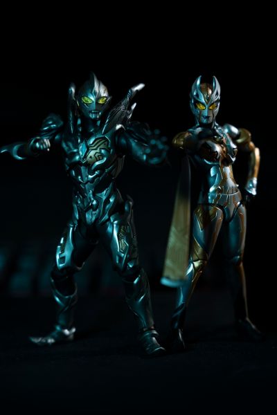 S.H.Figuarts 特利迦奥特曼 黑暗特利迦