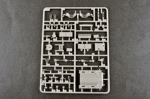 编号：07194 1/72 装甲车辆系列 MAZ-537G 中期型（带MAZ/ChMZAP-5247G型半挂车）