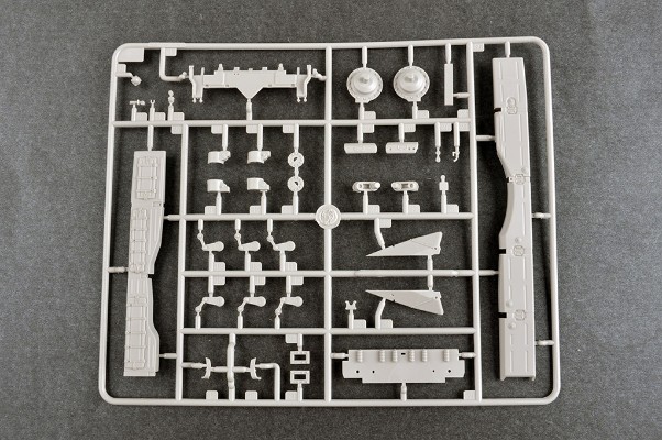 编号：09601 1/35 装甲车辆系列 苏联 T-72乌拉尔（172工程）