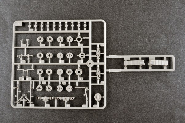 编号：07194 1/72 装甲车辆系列 MAZ-537G 中期型（带MAZ/ChMZAP-5247G型半挂车）