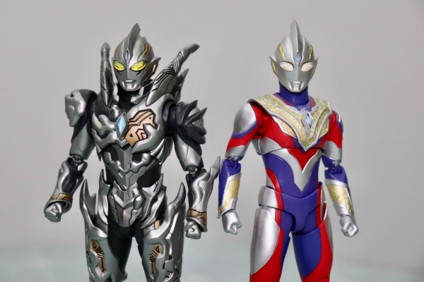 S.H.Figuarts 特利迦奥特曼 黑暗特利迦