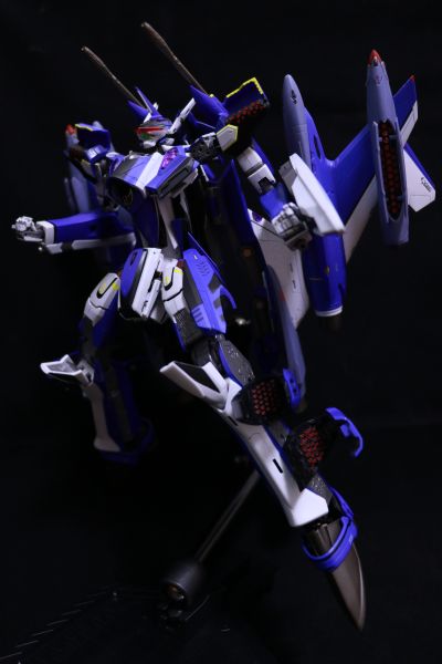 DX超合金 超时空要塞DELTA 绝对LIVE YF-29 永恒女武神（马克西米利安·吉纳斯专用机）