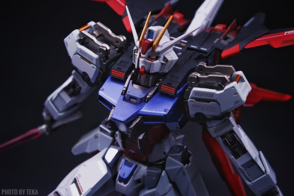 METAL BUILD   强袭高达 -赫利俄波利斯亮相版-