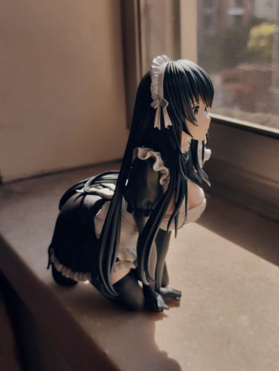 黑发女仆