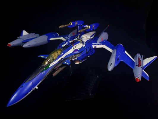 DX超合金 超时空要塞DELTA 绝对LIVE YF-29 永恒女武神（马克西米利安·吉纳斯专用机）