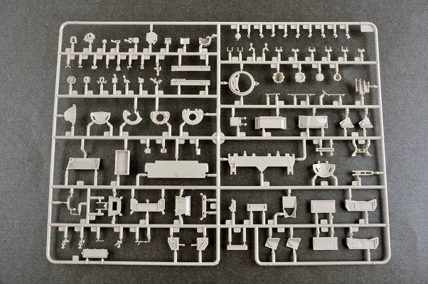 编号：09609 1/35 装甲车辆系列 俄罗斯 T-72B1坦克 带KMT-6扫雷犁及栅栏