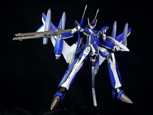 DX超合金 超时空要塞DELTA 绝对LIVE YF-29 永恒女武神（马克西米利安·吉纳斯专用机）