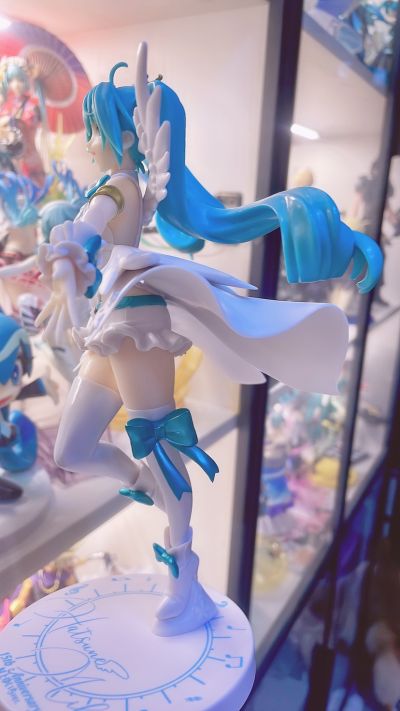 超级景品 “初音未来15周年纪念” 原画师：村上 ゆいち
