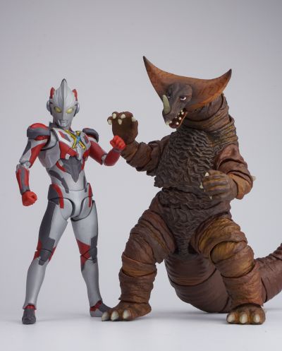 S.H.Figuarts 宇宙英雄奥特曼 哥莫拉