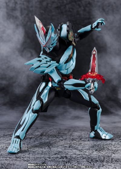 S.H.Figuarts  假面骑士圣刃 远古之龙