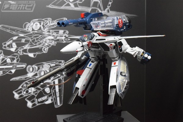 DX超合金 超时空要塞系列 剧场版 VF-1S 强袭女武神（一条辉机）原设版
