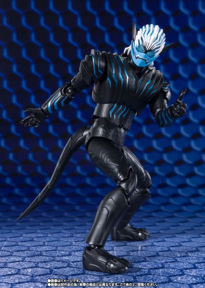 S.H.Figuarts 假面骑士利维斯 维斯+拉咘柯芙+配件包