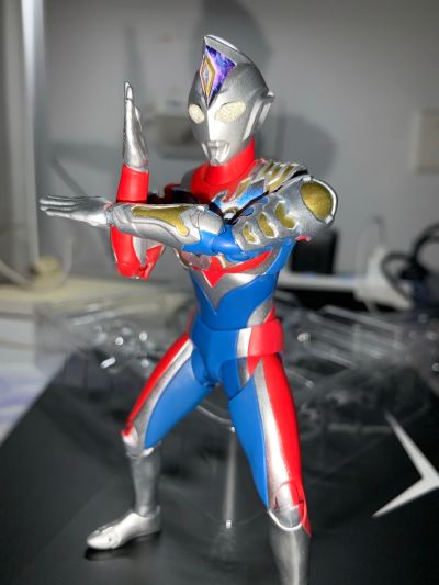 S.H.Figuarts 德凯奥特曼 闪亮型