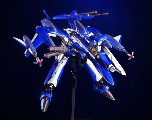 DX超合金 超时空要塞DELTA 绝对LIVE YF-29 永恒女武神（马克西米利安·吉纳斯专用机）