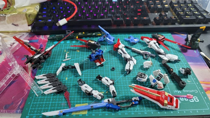 RG 1/144 翔翼型强袭高达