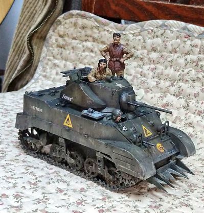 35313 1/35 美国 M5A1轻型坦克 追击作战 套装（附带4个兵人）