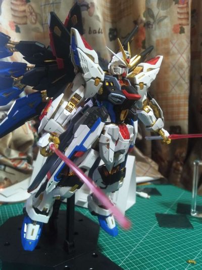 MGEX   1/100  强袭自由高达