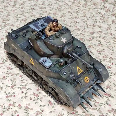 35313 1/35 美国 M5A1轻型坦克 追击作战 套装（附带4个兵人）