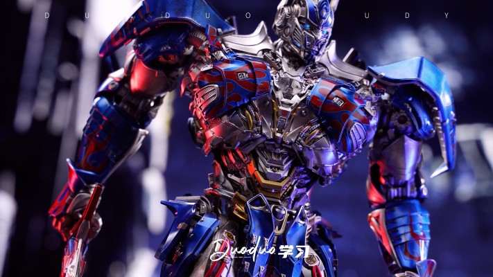 3Z0457 DLX 变形金刚5：最后的骑士 擎天柱