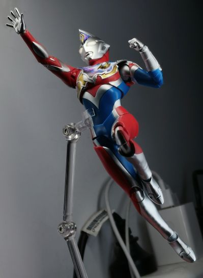 S.H.Figuarts 德凯奥特曼 闪亮型