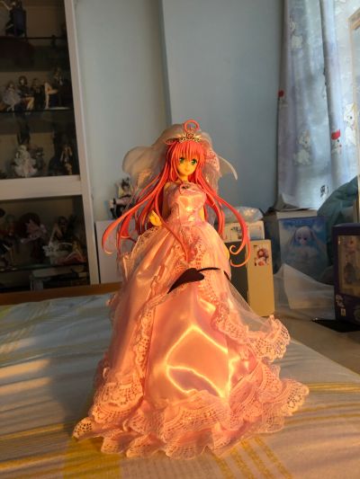 给内衣菈菈穿衣服