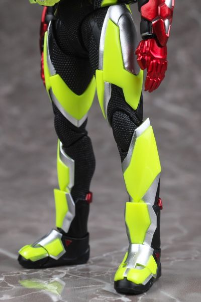 S.H.Figuarts  假面骑士零二（伊兹版）