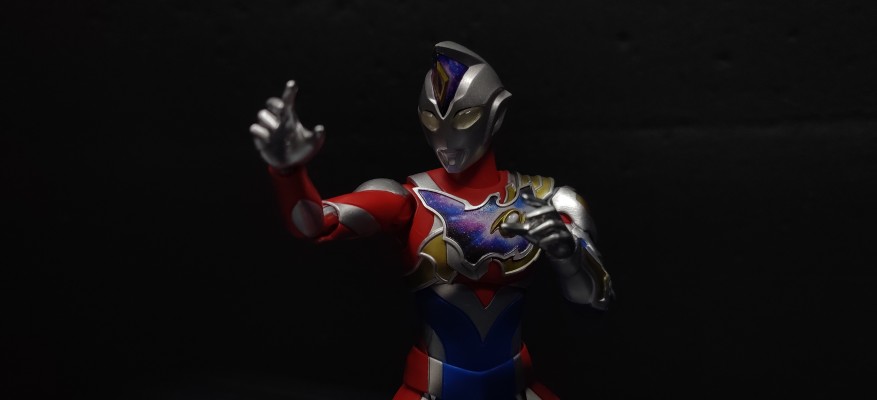 S.H.Figuarts 德凯奥特曼 闪亮型