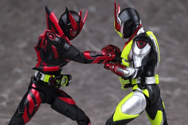 S.H.Figuarts  假面骑士零二（伊兹版）