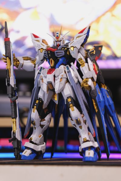 MGEX   1/100  强袭自由高达
