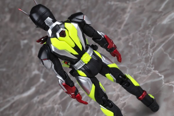 S.H.Figuarts  假面骑士零二（伊兹版）